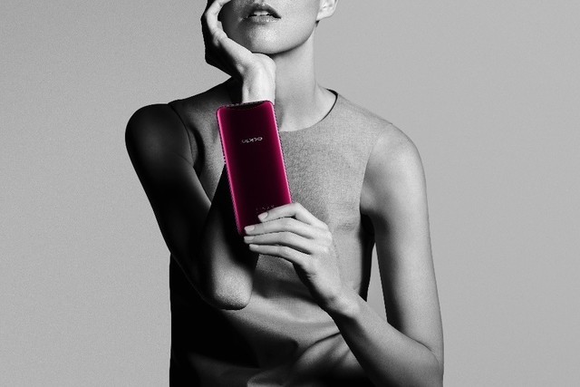 Q2ֻг OPPO R15гռʵһ