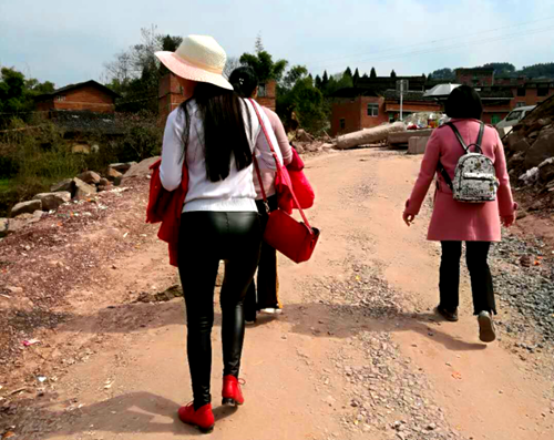 �ﴨ��ľ��ѧУŮ��ʦ��ɽ���� ���˶���ʽ ��ף�����ˡ���Ů��