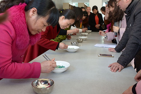 �ɶ����¶���ʯ��̲��ѧ��չ2018���조3.8����Ů�ڻ