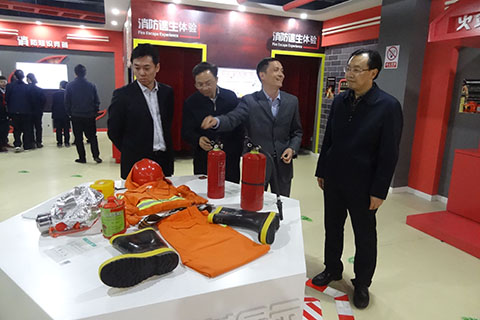 �ɶ����¶�������Сѧ����2018�괺����ѧ��ѧУ��ȫ���շ���ר��