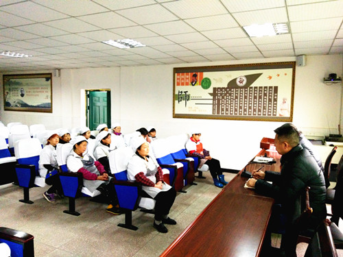 �ﴨ�����г�����ѧ �ٿ�ʳ�ô�ҵ��Ա��ѵ��