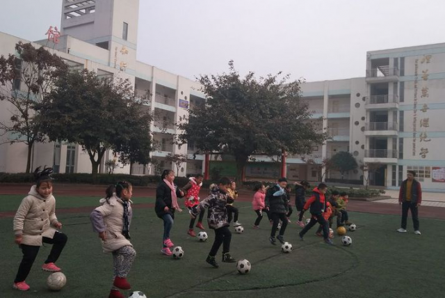 ����������Сѧ:������ǣС�֡�ů�������ڼ���