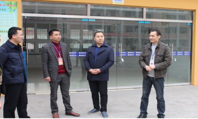 ���ظ�����ί��Ƕ�ѧ���ʶӼ��ѧУ��ѧ����