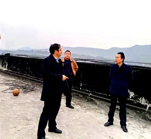 �ﴨ���ƽֳ̾�ݰ��ʯ����ѧ�Ӳ칤��