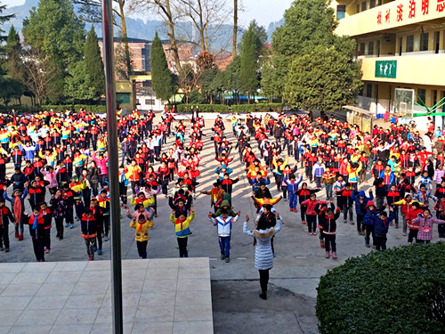 �ﴨ����ͥѧУ��ֿ�չ������������μ���