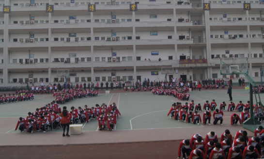 ��Զ��һ���С������μ䡱  ��ÿ�������ڡ����⡱�гɳ�